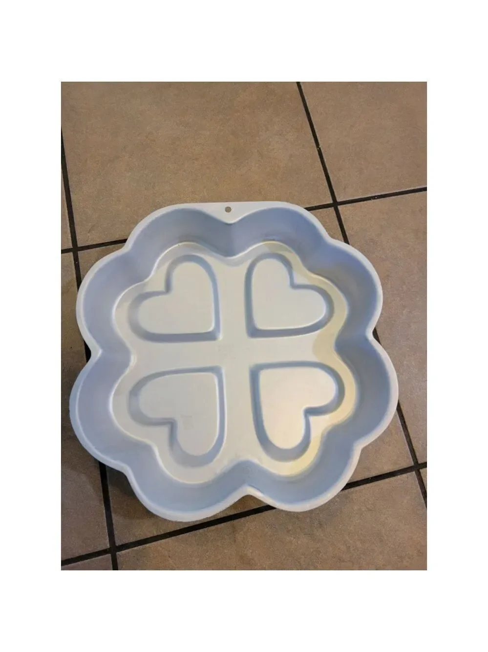 Wilton Vintage Heart Quartet Cake Pan | Light Grey | Bakeware